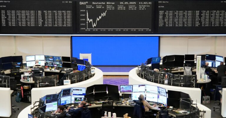 Shares steady, yen up as markets unfazed by Japanese politics