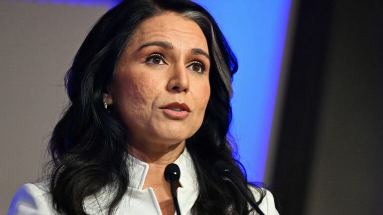 Tulsi Gabbard is lying about Obama to curry favor with Trump